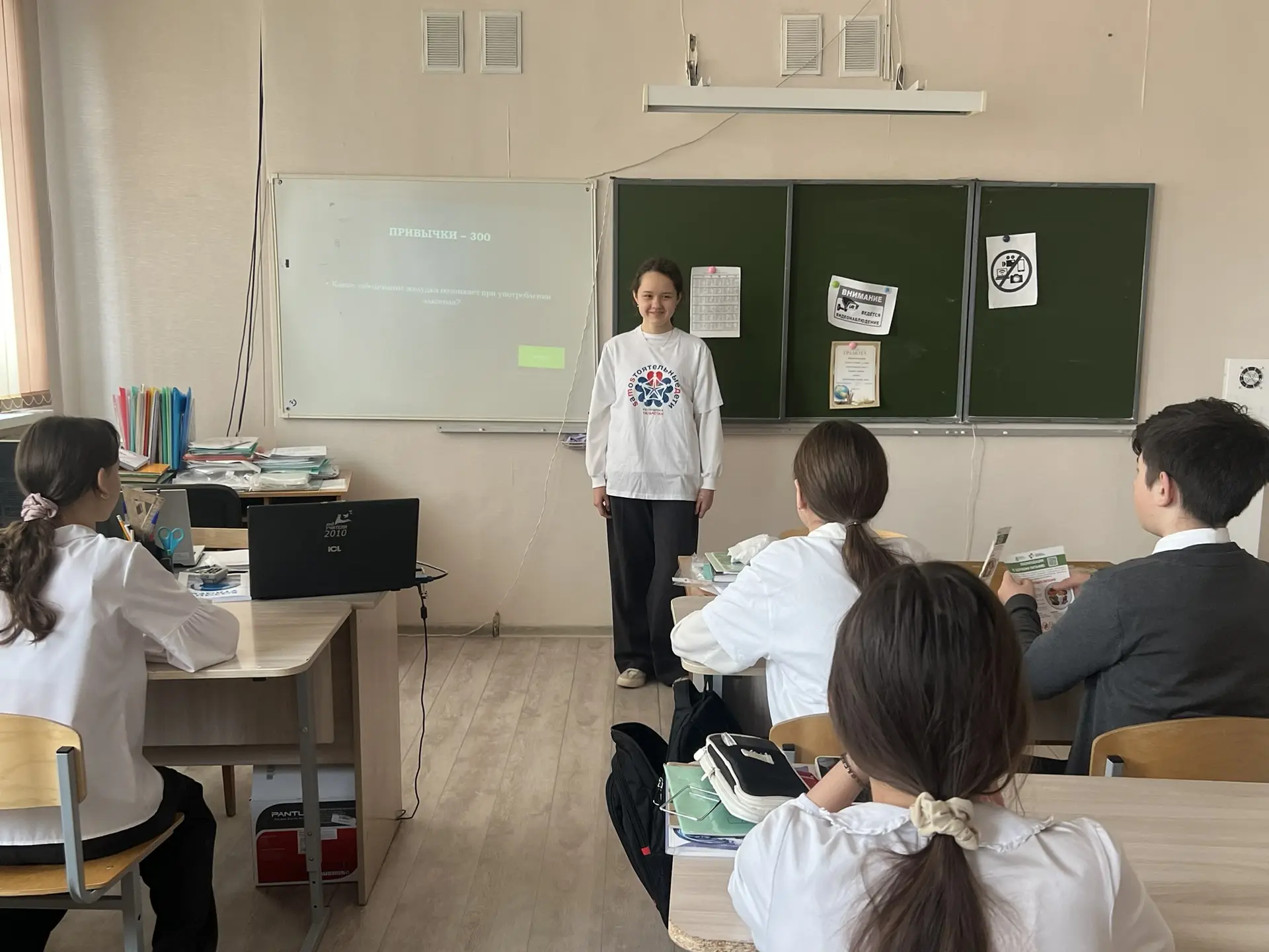 В рамках месячника по профилактике наркомании и формированию здорового образа жизни активисты проект