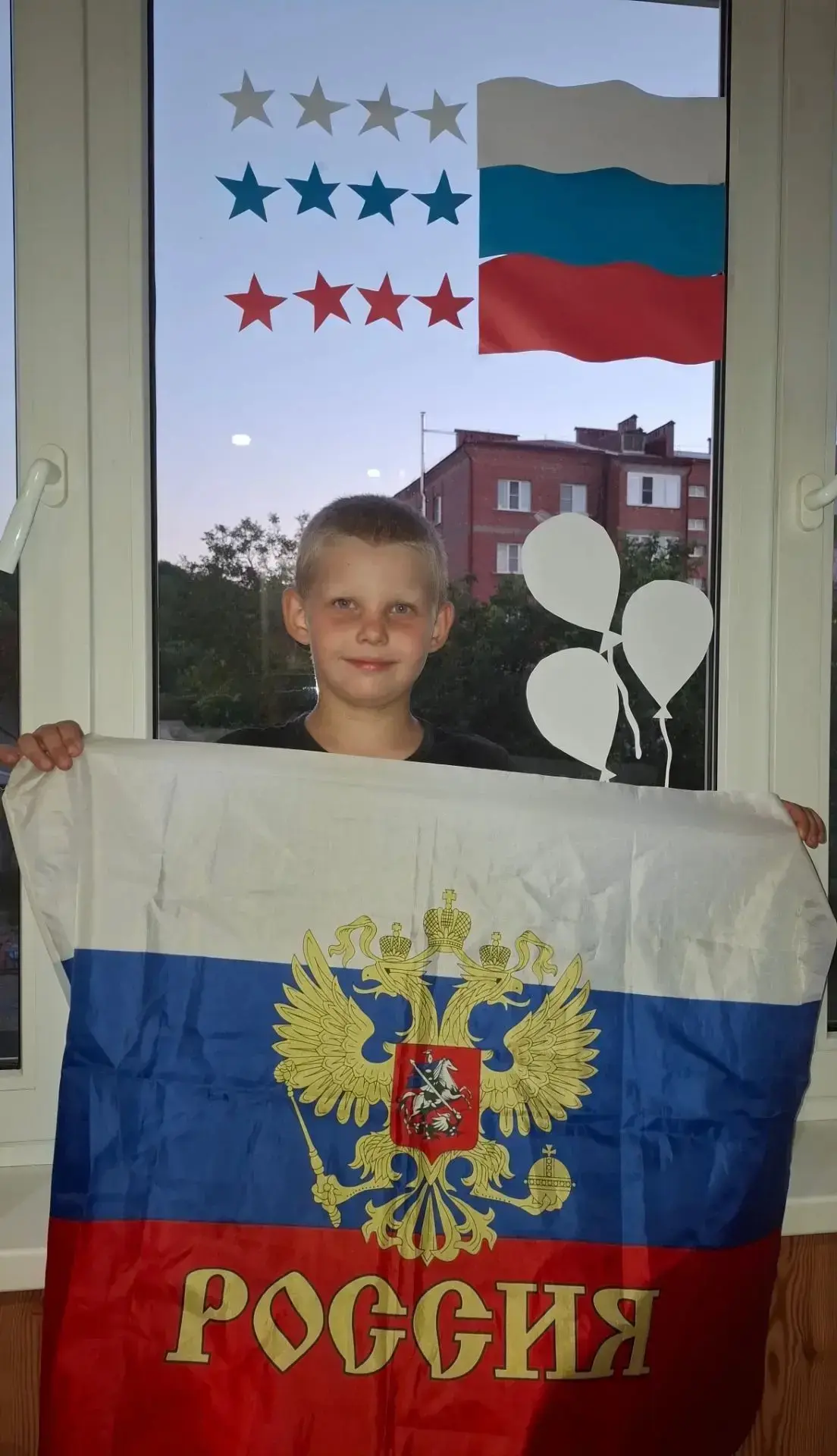 🇷🇺 «Флаг России в каждый дом»: наши ученики приняли участие во всероссийской акции.