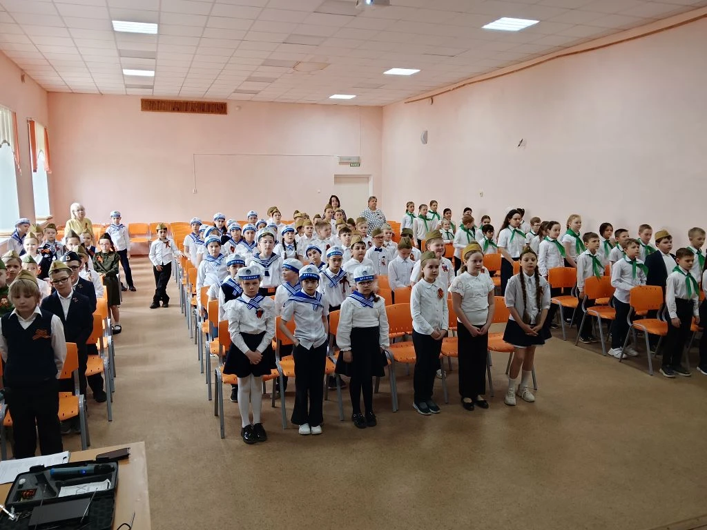 Продолжила параллель третьих классов праздник в актовом зале. Артюшина Виктория Витальевна составила