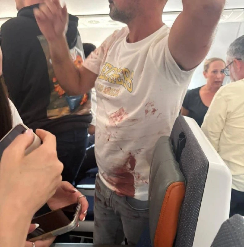 ❗️ Паника в салоне и кровь на теле пассажира злосчастного рейса FlyDubai Дубай — Тель-Авив