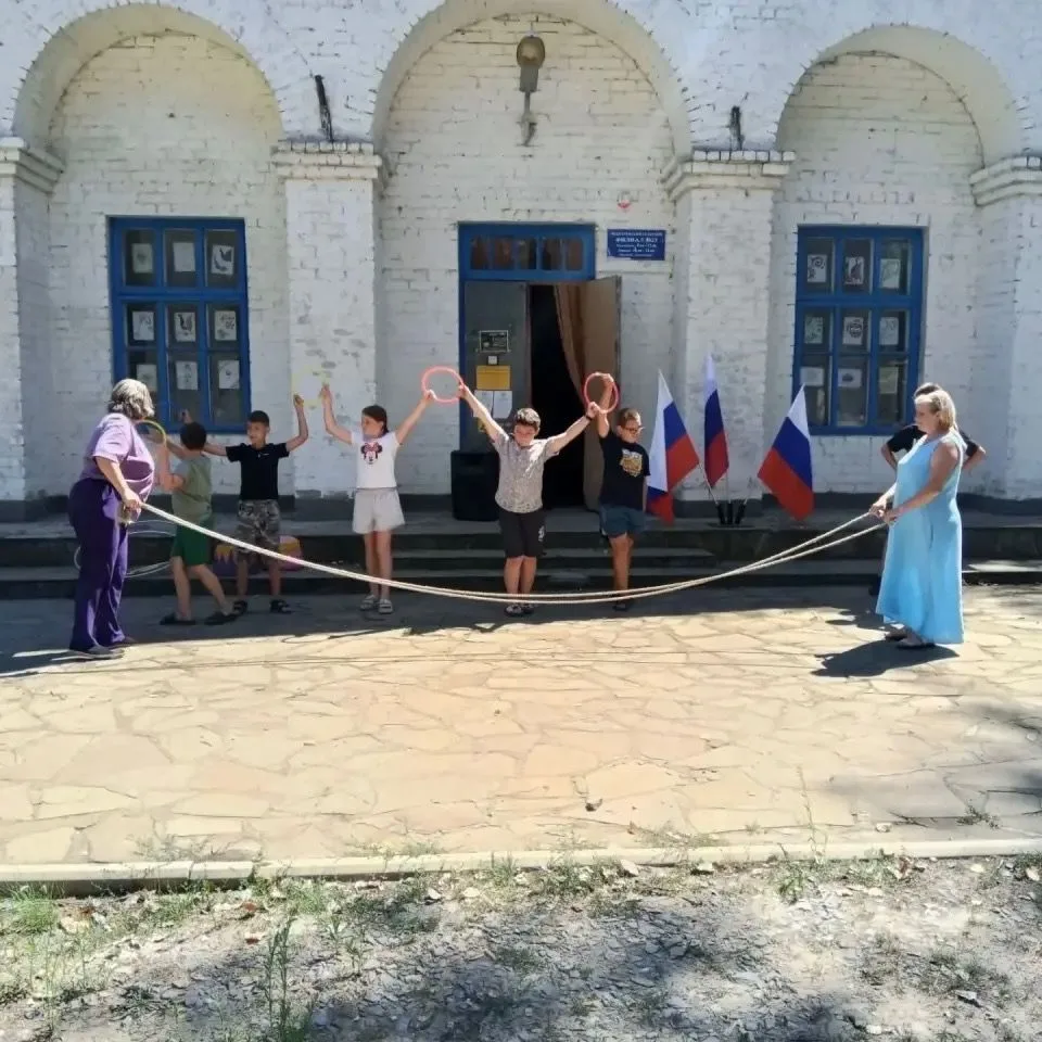 ⚽️ В сельском доме культуры х. Поцелуев прошла игровая программа «Спорт в каждый шаг».