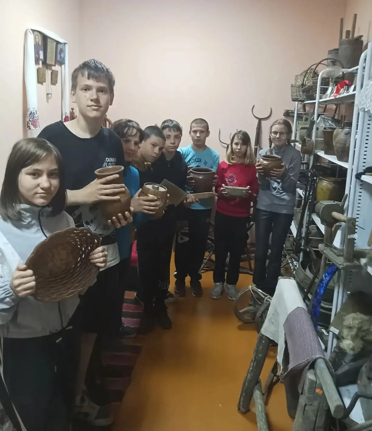 Сегодня учащиеся 5-8 классов в рамках внеурочной деятельности «История родного края» по...