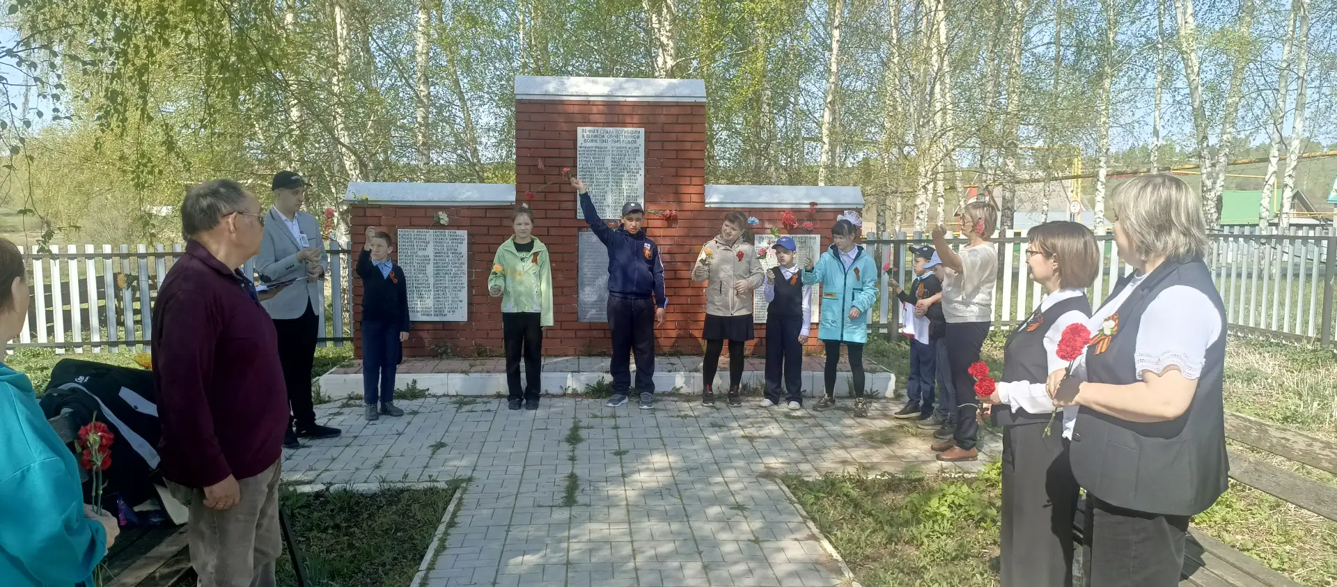 Сегодня 8 мая 2026 года воспитанники совместно с сотрудниками школы, провели праздничный концерт ко 