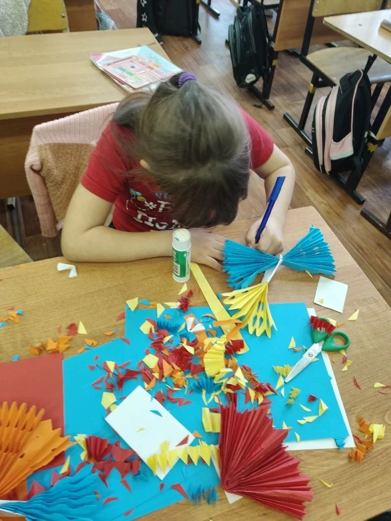 ✨ Занятие в «Художественной мастерской»: создаём «Птицу счастья» в технике оригами! ✨