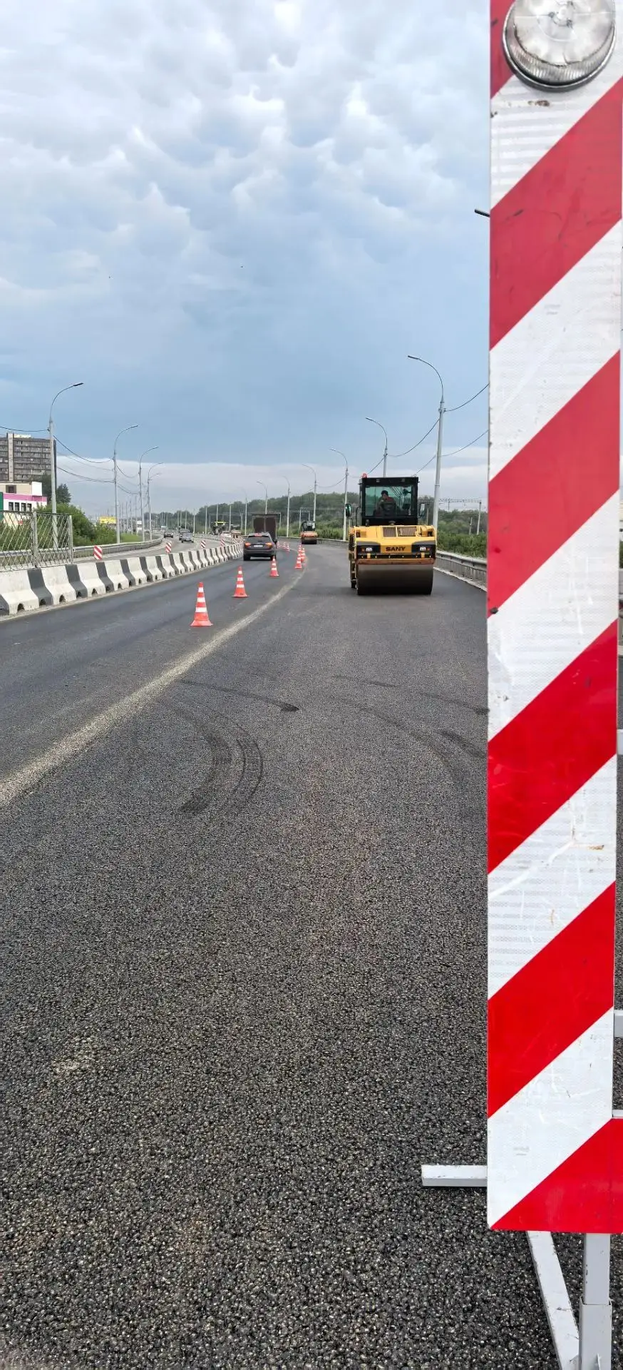 Дорогу к аэропорту Толмачёво ремонтируют по заказу ТУАД
