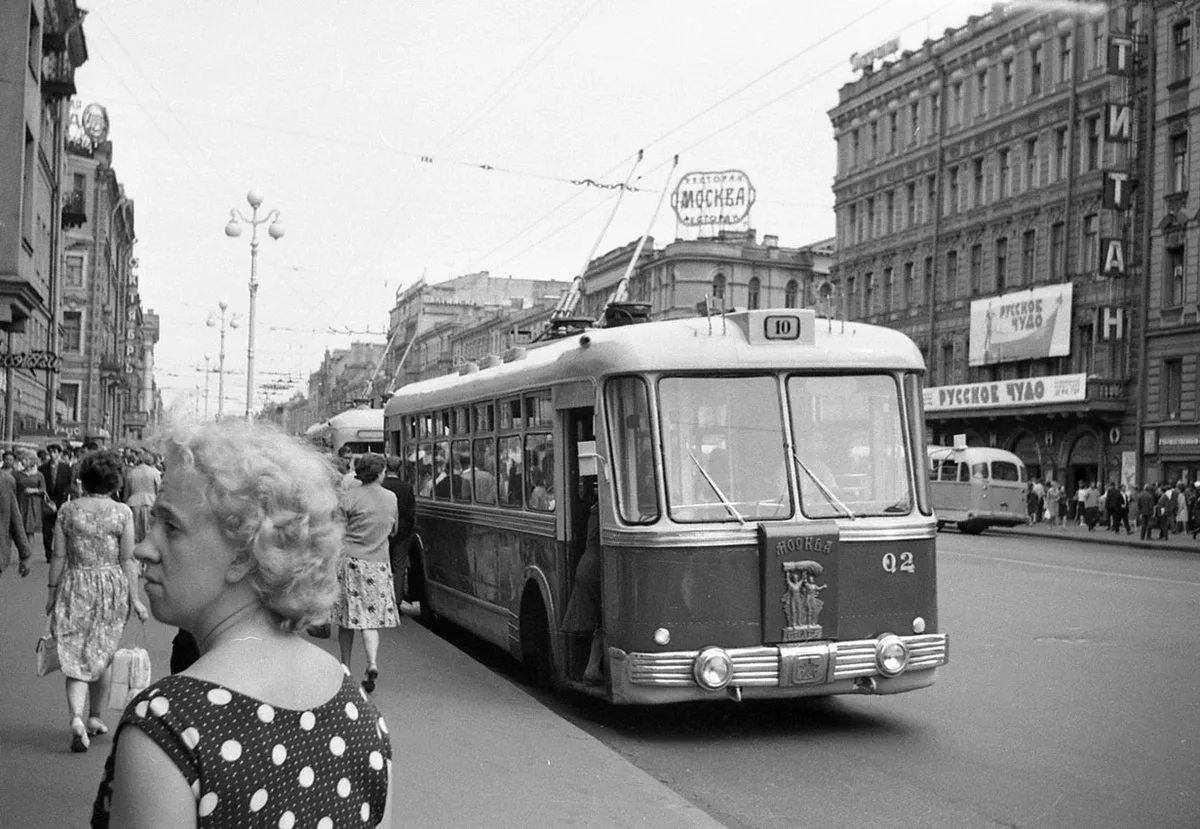 ⚡️ Троллейбус СВАРЗ‑ТБЭС на Невском проспекте. Ленинград, 1963 год.
