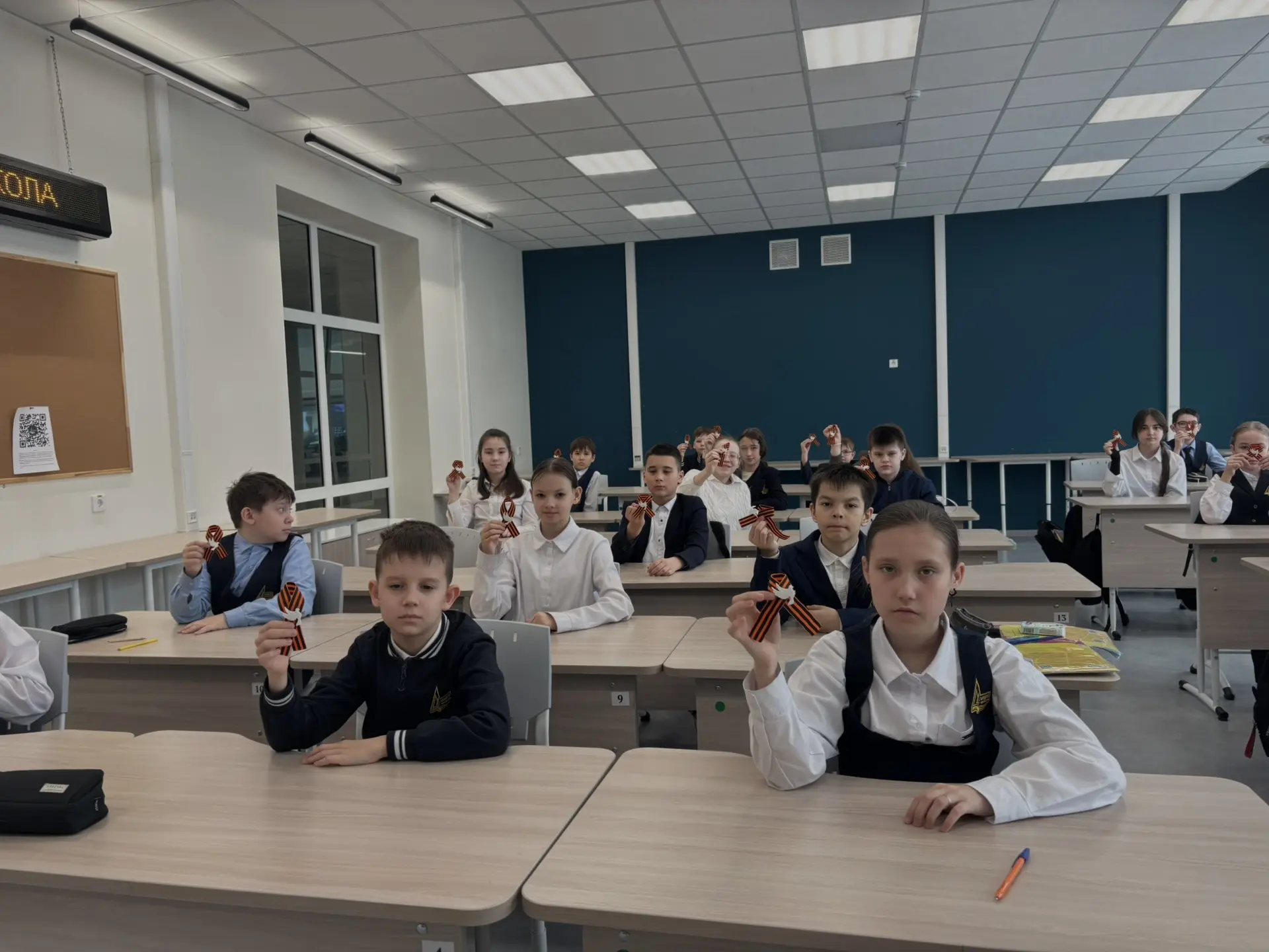 🎖️ В нашем лицее стартовала патриотическая акция «Георгиевская ленточка»!  Цель акции — сохранить па