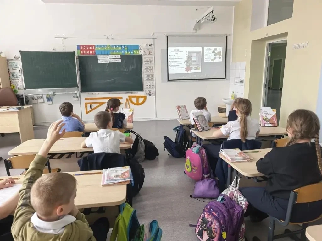 Дни памяти о геноциде советского народа   В МОУ «Майская гимназия» прошли классные часы, посвященные