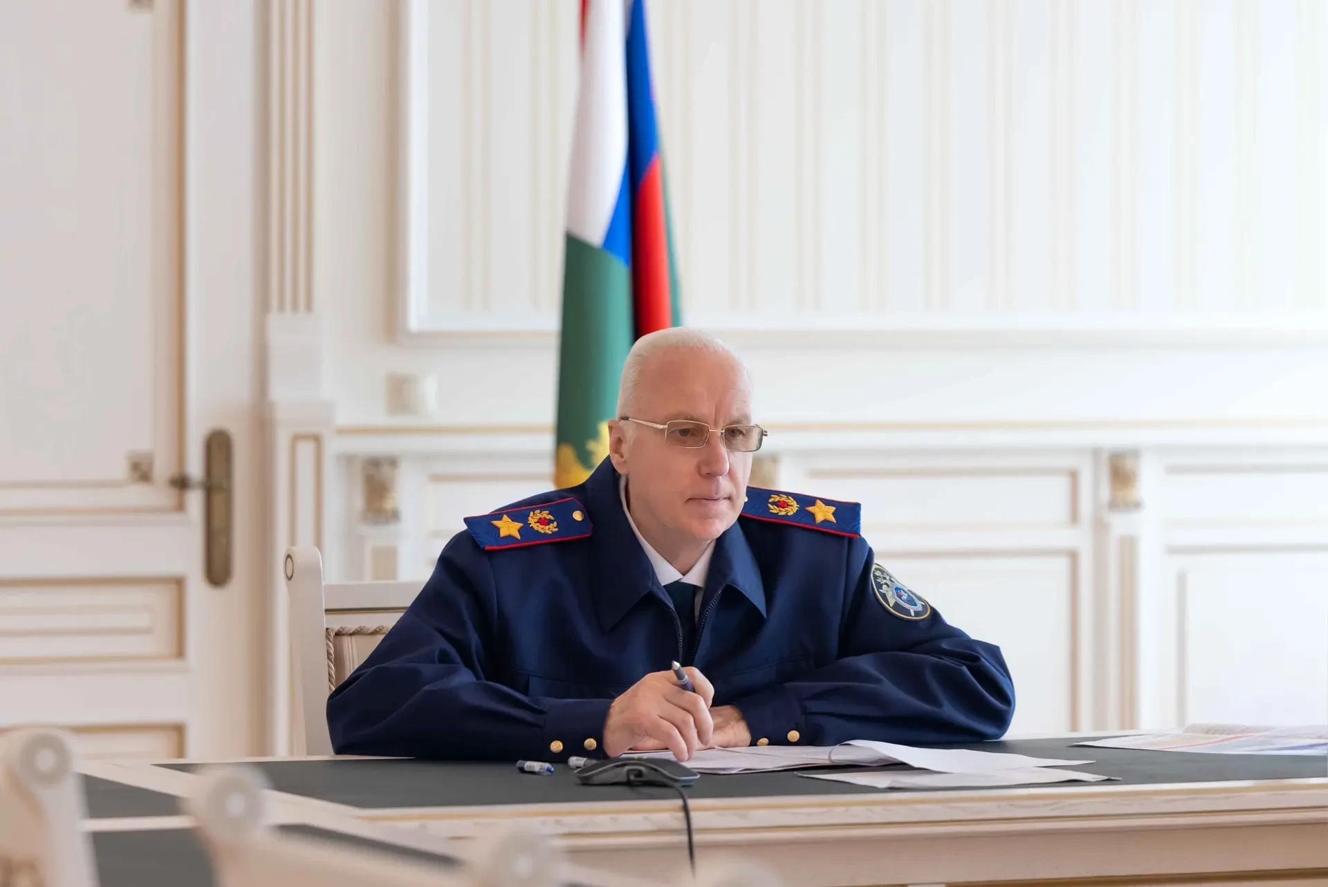 Председатель СК России провел личный прием по проблеме аварийного жилья в Республике Ма...