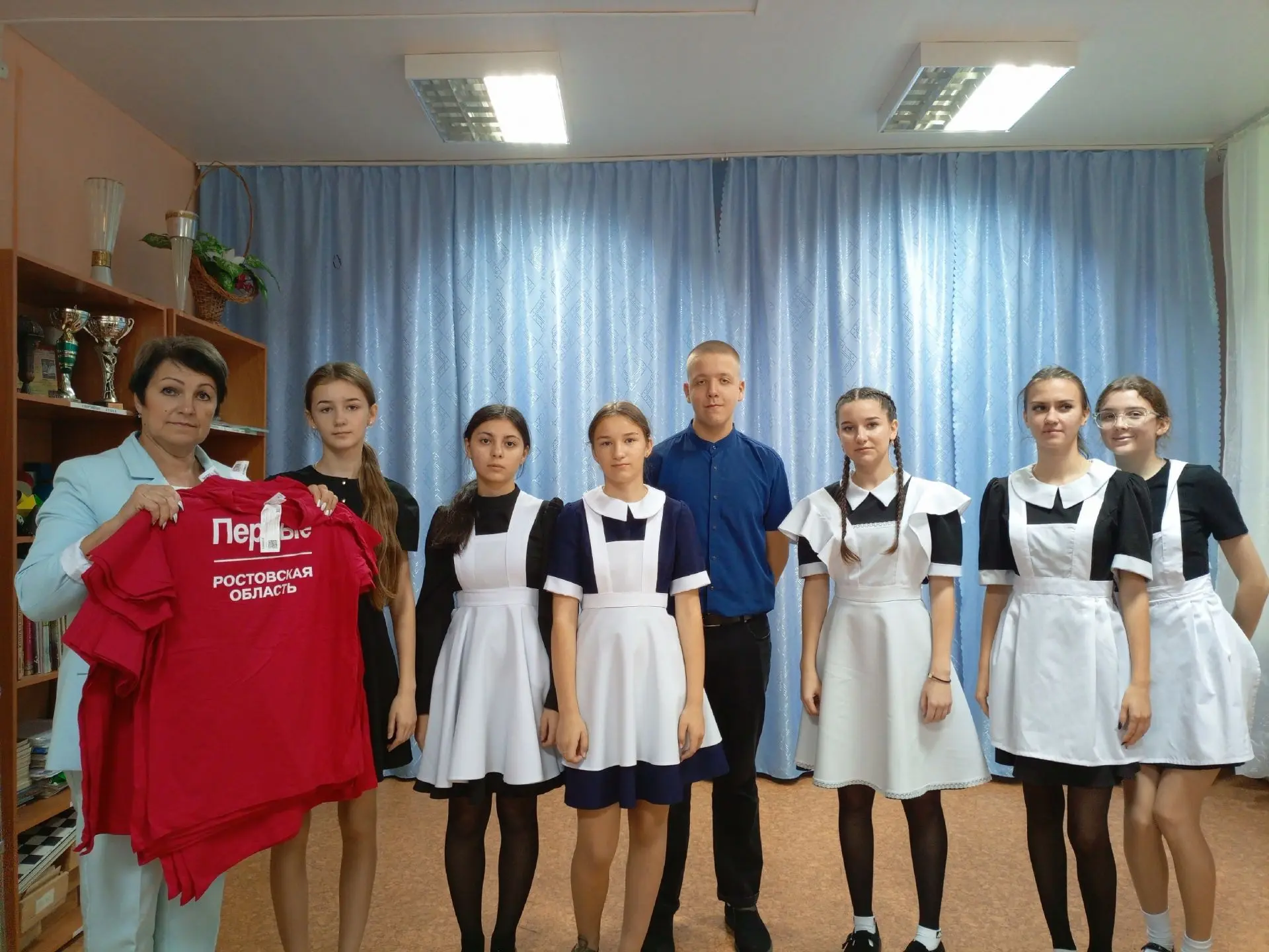 Наше первичное отделение пополнилось футболками с логотипом Движения Первых!