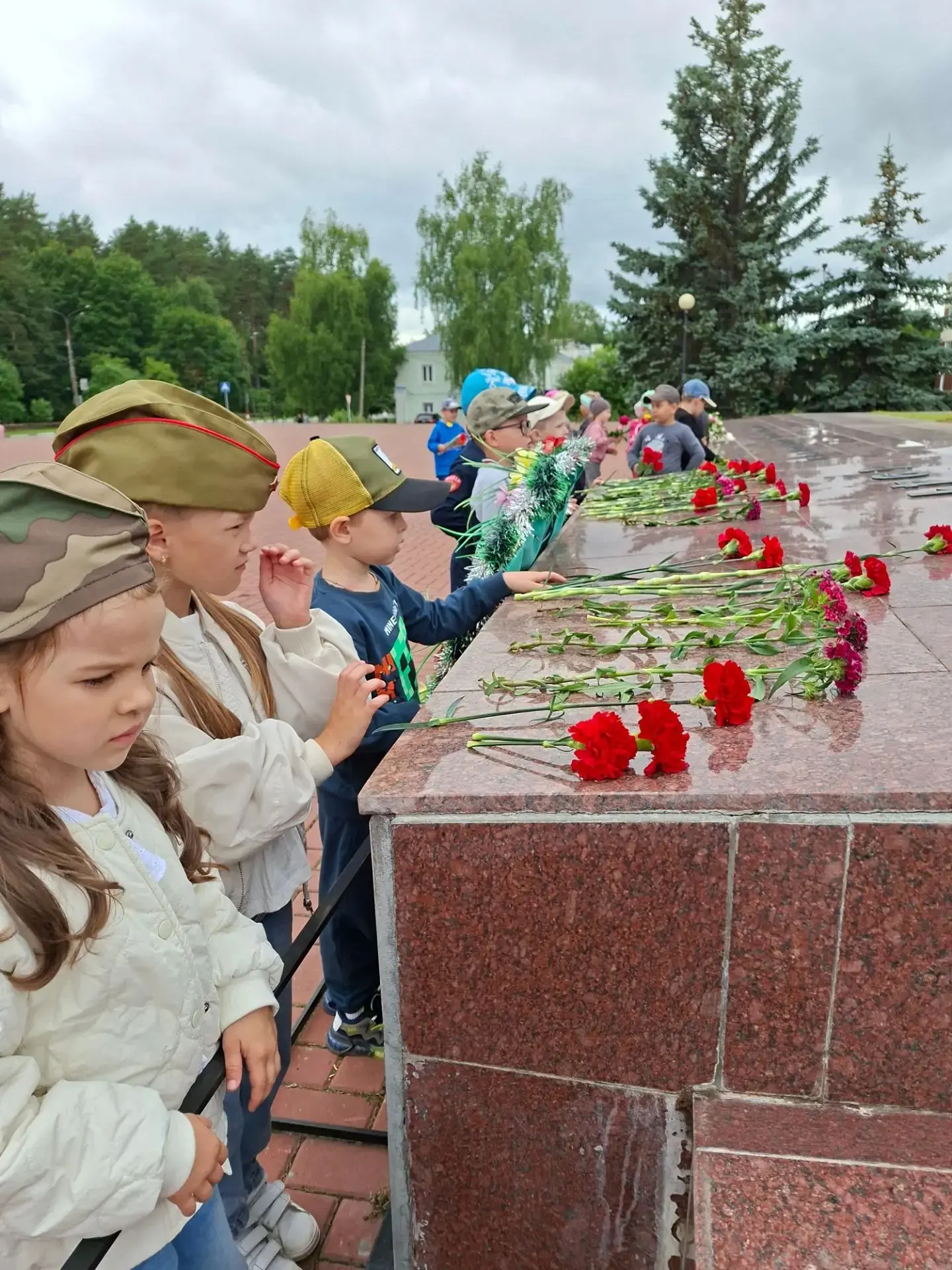 🎖️🎖️🎖️22 июня 1941 год🎖️🎖️🎖️

Тот самый длинный день в году,
С его безоблачной погодой,
Нам вы