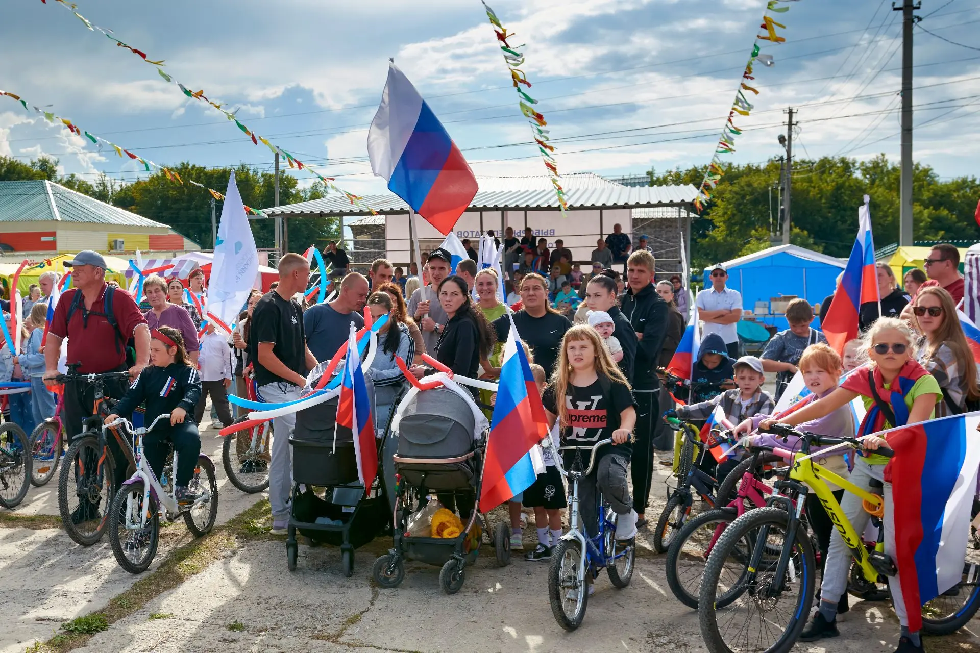 22 августа, в День Государственного флага России, наше родное село Тальменка превратило...