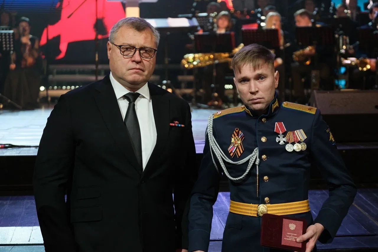 Уважаемые военнослужащие и ветераны! Дорогие астраханцы! Поздравляю вас с Днём защитника Отечества! 