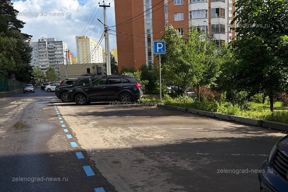 Платные парковки появились в Голубом

В посёлке Голубое заработали платные парковки — информационные