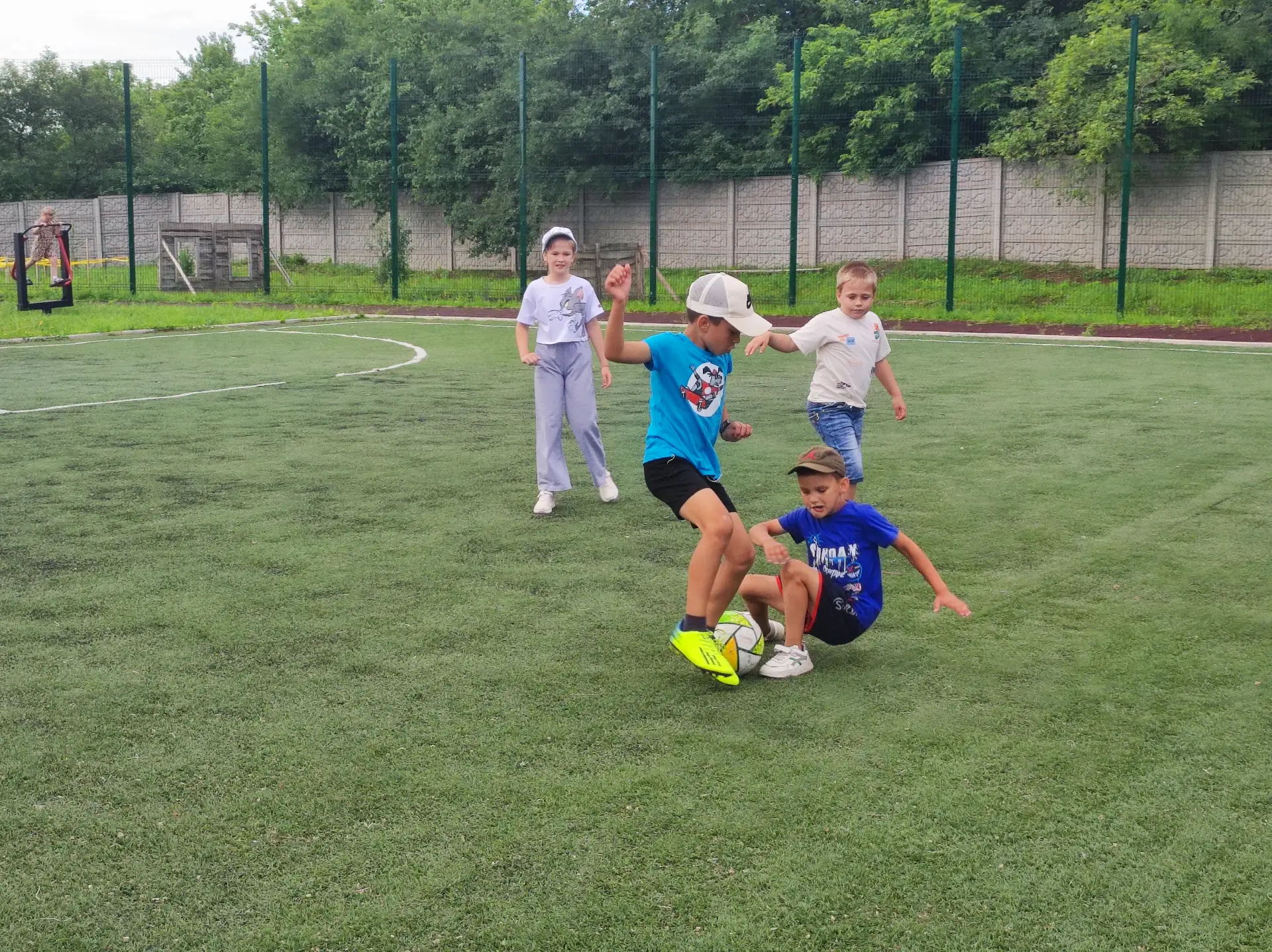 ⚽ ГБОУ ЛНР «БЕЛОВОДСКАЯ СШ №1»: ЛАГЕРНЫЙ ДЕНЬ КОНТРАСТОВ 🏥🔥

Вторник на нашей тематической площадк