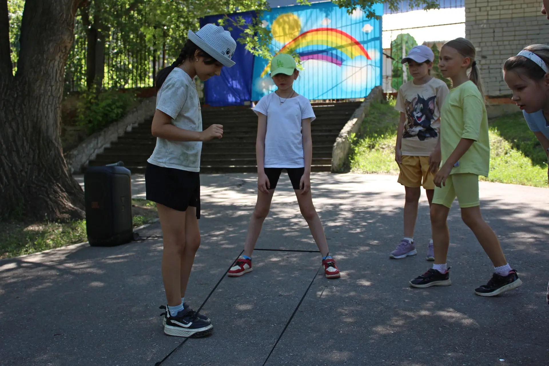 🌳На площадке у Дома культуры химиков состоялась увлекательная игровая программа «А у нас во дворе».