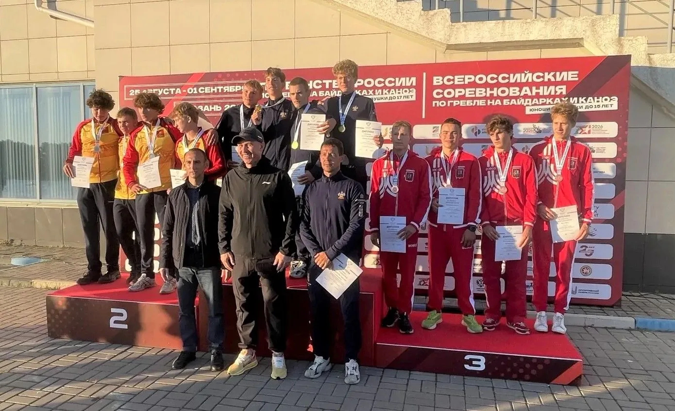 Иван Рогов занял 3-е место в эстафете 4×200 м (К-1) на Первенстве России по гребле на б...