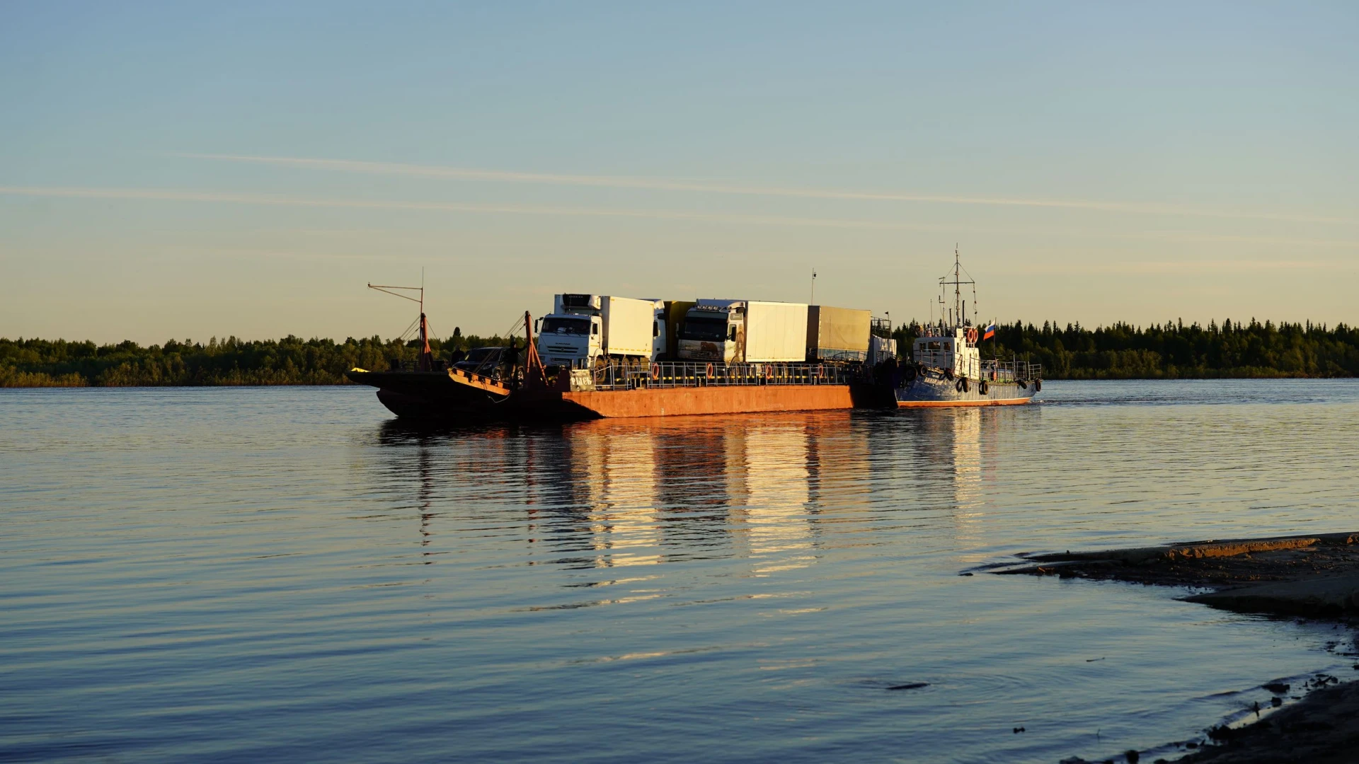 🛥️  Доставят все грузы: навигация в Красноселькупском районе будет продолжаться, пока ...