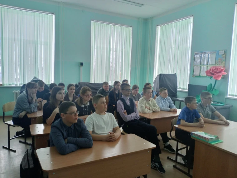 В рамках месячника психологической безопасности с обучающимися 7-8 и 10-11 классов были...