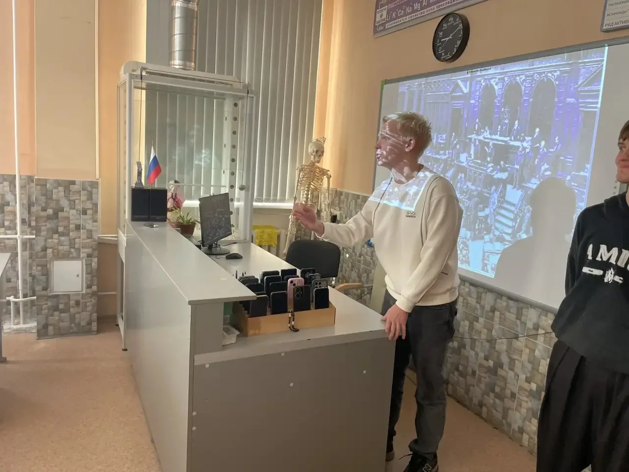 Сегодня суббота, а значит у детей есть право отойти от строгой лицейской формы😏и устро...