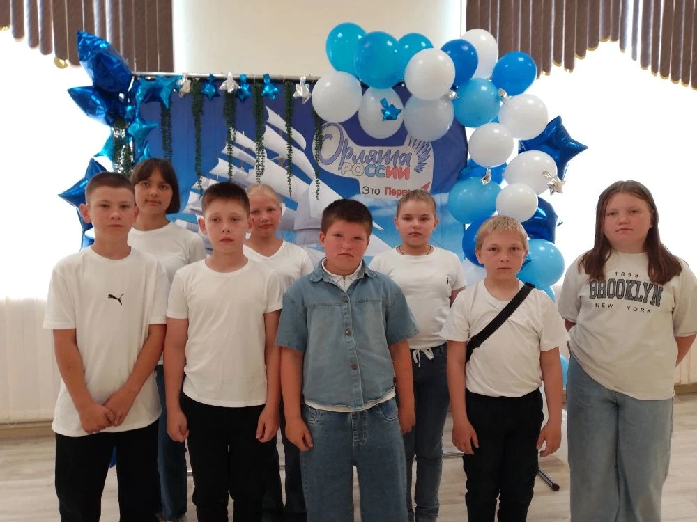 Сегодня, 5 июня, выпускники 4 класса с классным руководителем Федченко С.П. приняли уча...
