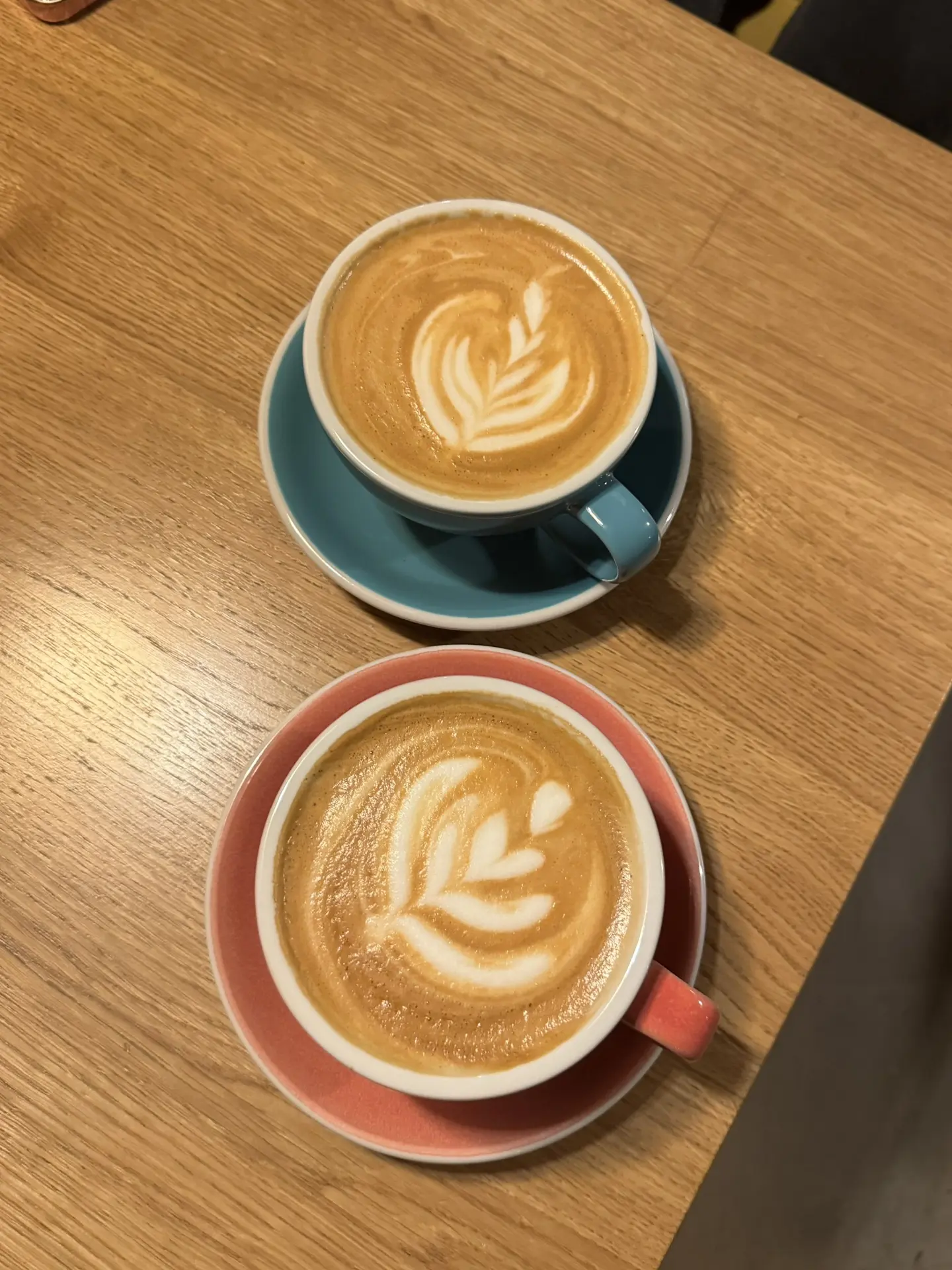 ✨Моя любимая осенняя атмосфера: горячий кофе и душевные разговоры☕️
