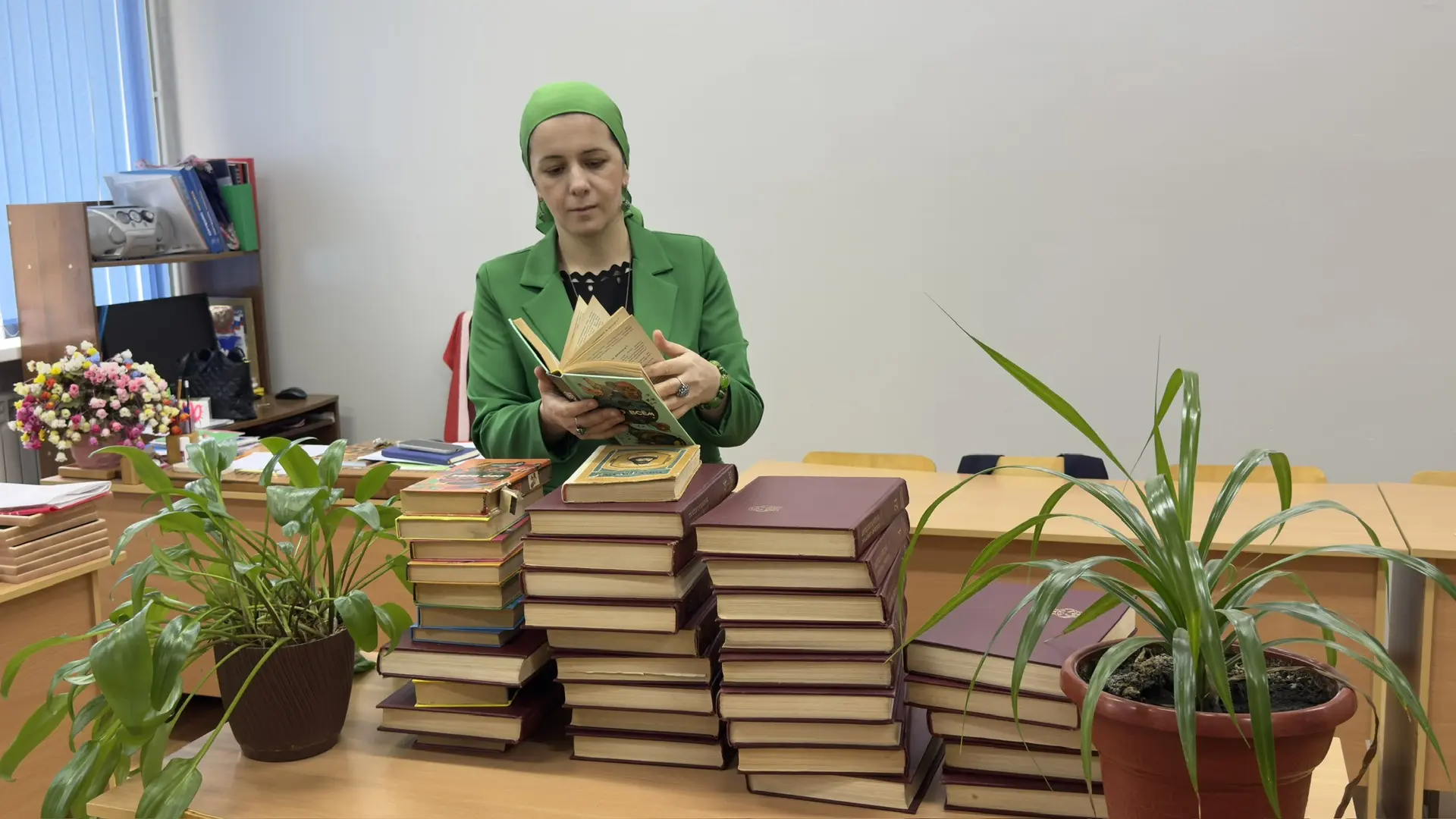 📚 Акция «Щедрые Сердца» в 3/9 классе: Книги в дар библиотеке!  Учащиеся 3/9 класса под руководством 