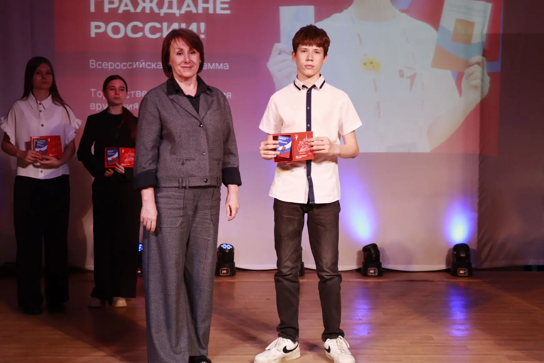 ❤️‍🔥"Мы- граждане России"❤️‍🔥   🇷🇺В минувший вторник для четырнадцатилетних ребят произошло особенно