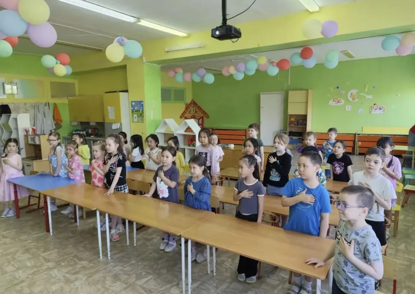 🇷🇺✨ День России: беседа с юными патриотами! ✨🇷🇺

В подготовительной и старших группах прошла кра