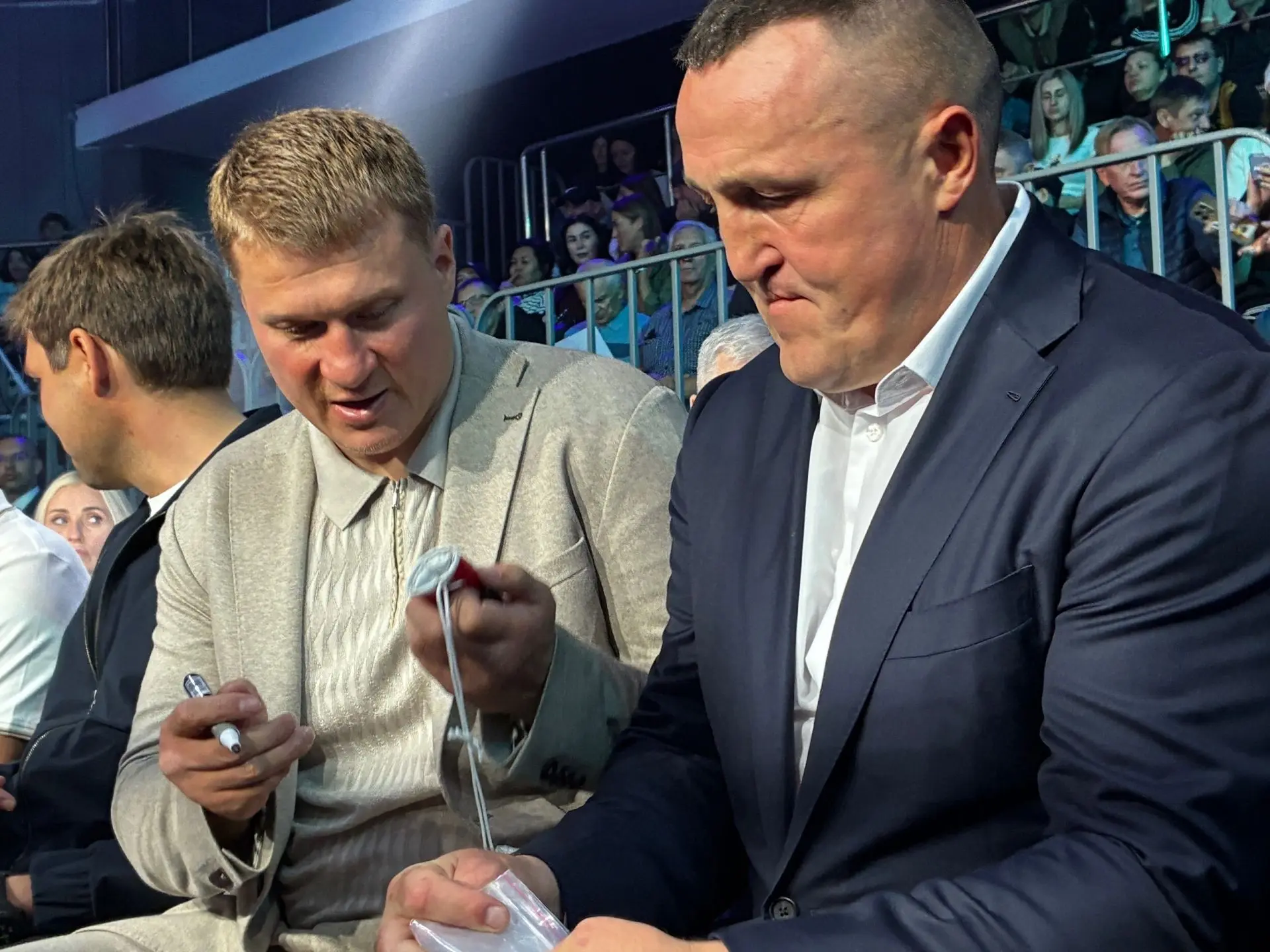 В Оренбурге стартует вечер профессионального бокса. Легендарные чемпионы Александр Пове...