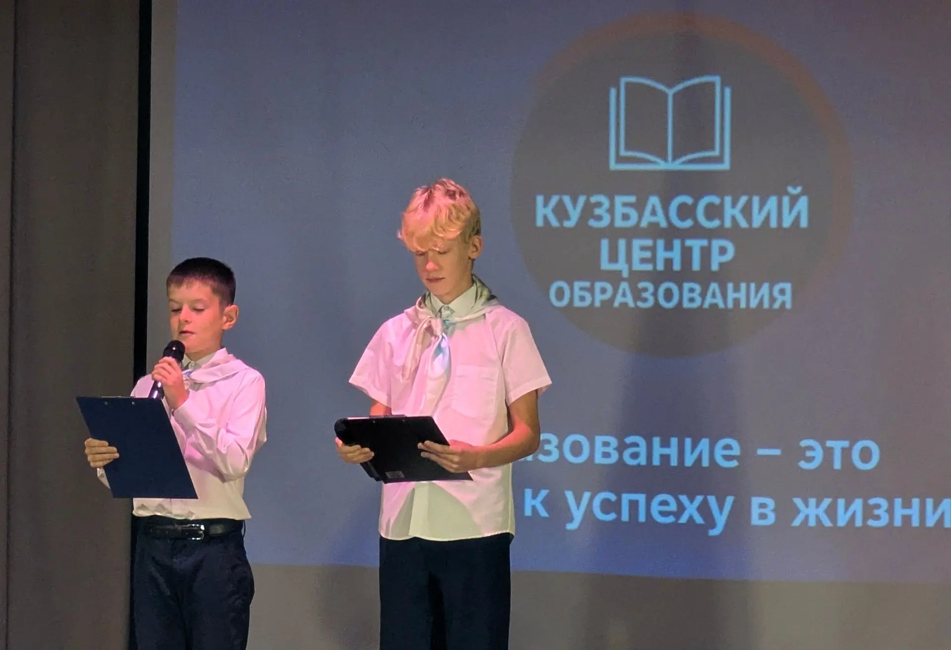 🎉 Сегодня в нашей школе прошла торжественная линейка, открывающая новый учебный год. П...