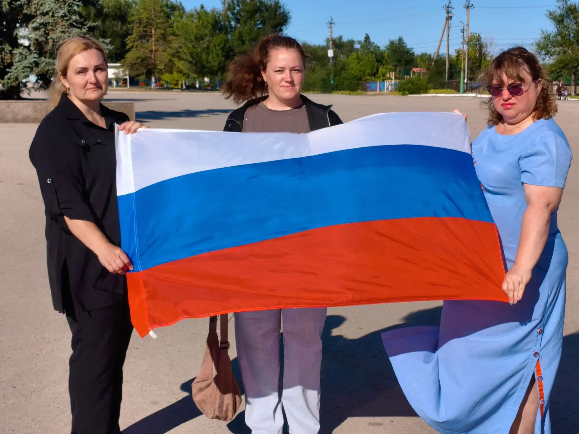 В преддверии празднования Дня флага, сотрудники Озинской центральной районной библиотек...