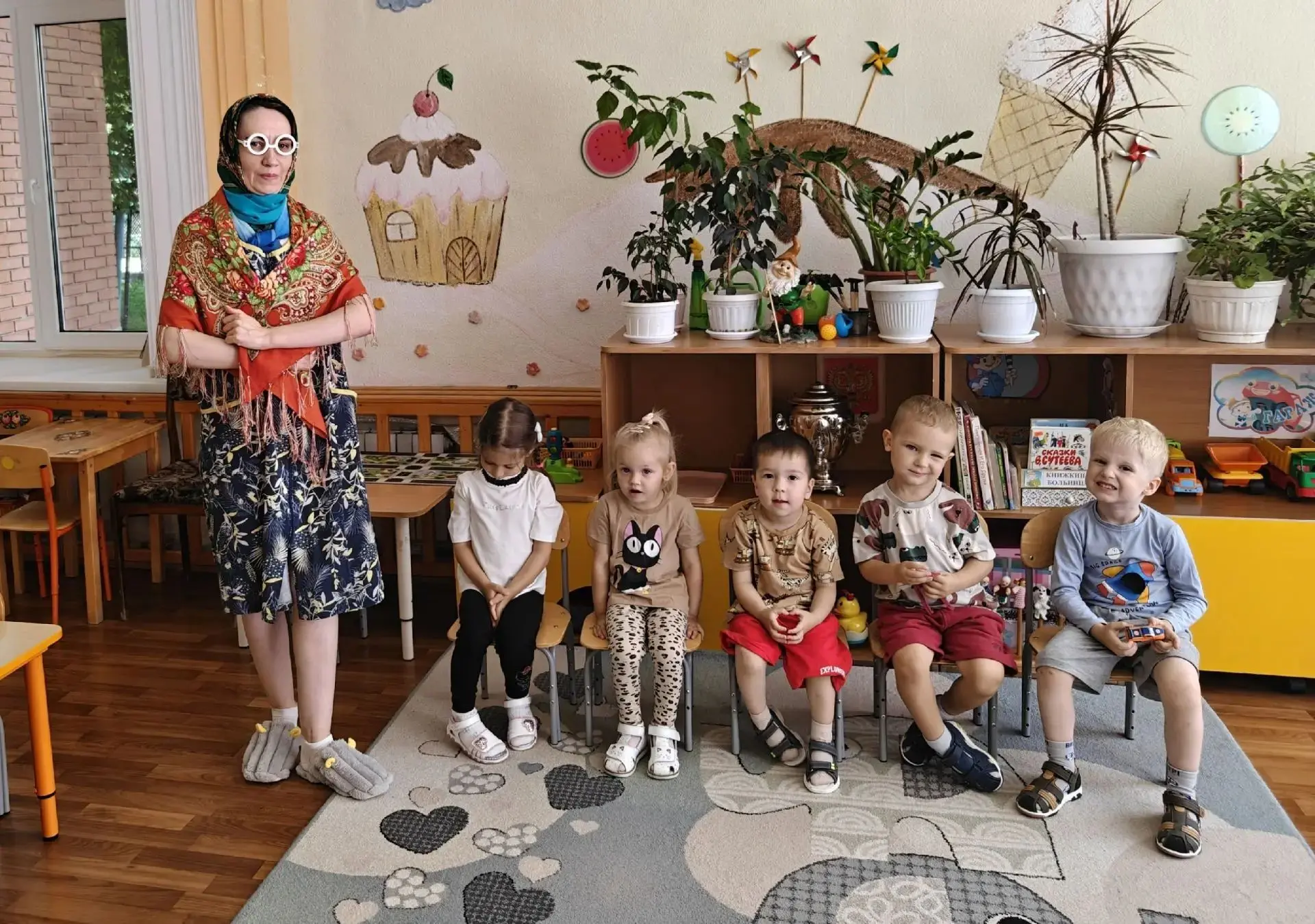 Семья👨‍👩‍👦 для маленького ребенка - это его близкие: мама, папа и конечно добрая, все понимающая 
