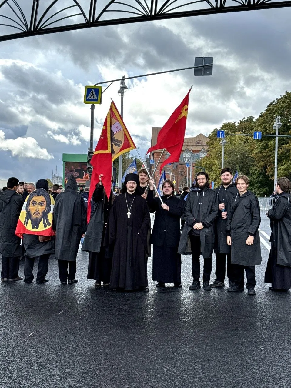 ☦️🙏 Сегодня наместник и братия Сретенского монастыря и студенты Сретенской духовной ак...
