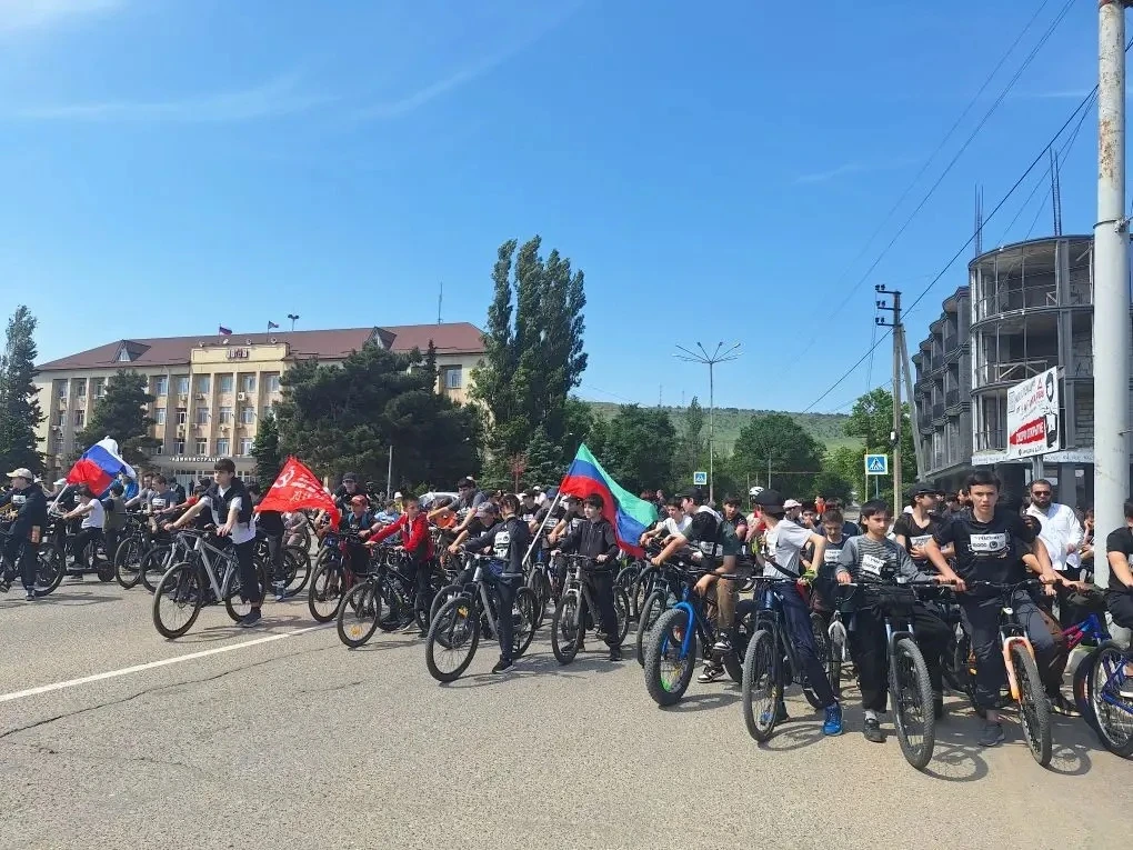 Наши ребята на городском велопробеге! 🚴‍♂️  Учащиеся нашей школы приняли активное участие в городско