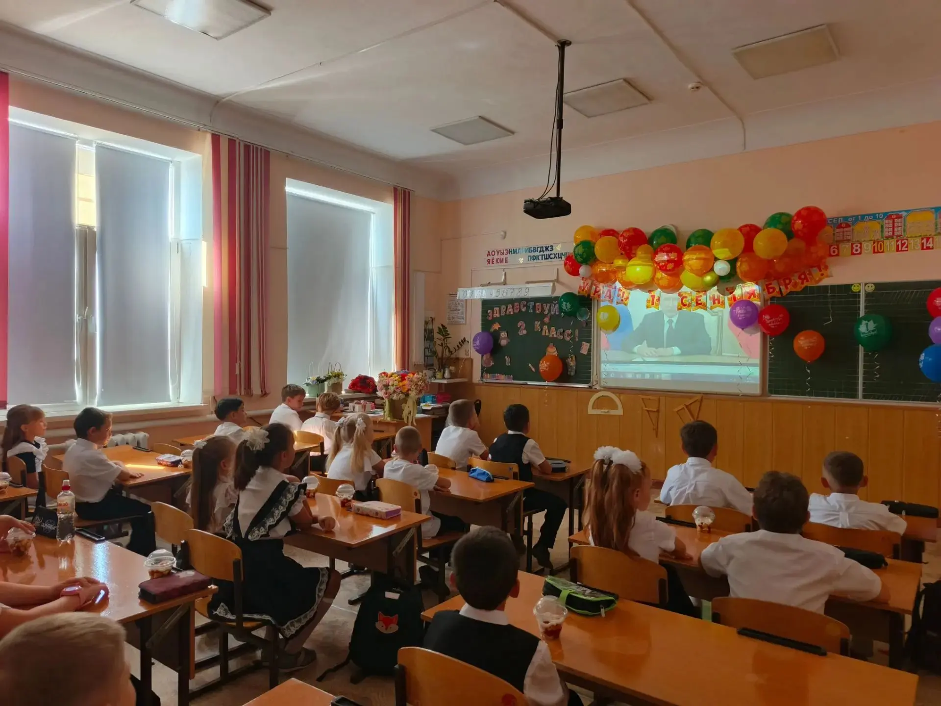 В классах прошел Урок "Разговоры  о важном". Тема: "День знаний".