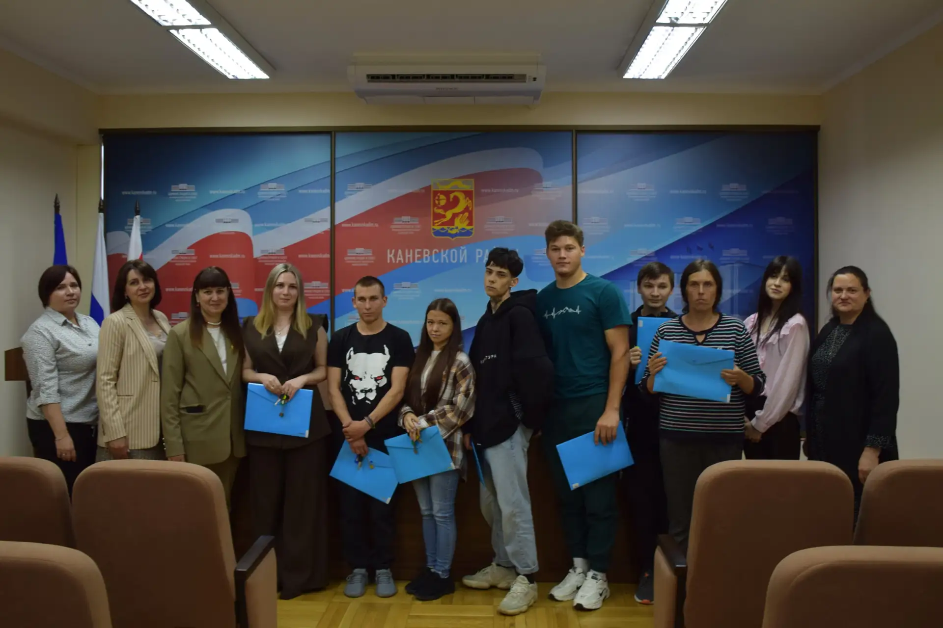 Новоселье в Молодёжном микрорайоне  Сегодня сразу семь жителей Каневского района получили ключи от с