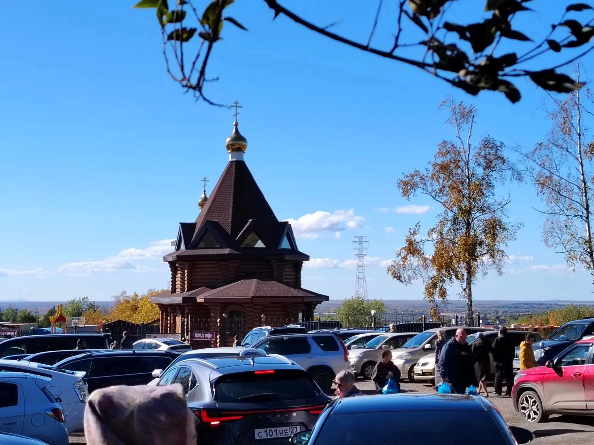 Прихожане храма Покрова Пресвятой Богородицы на Пятой площадке г. Хабаровска в субботу ...