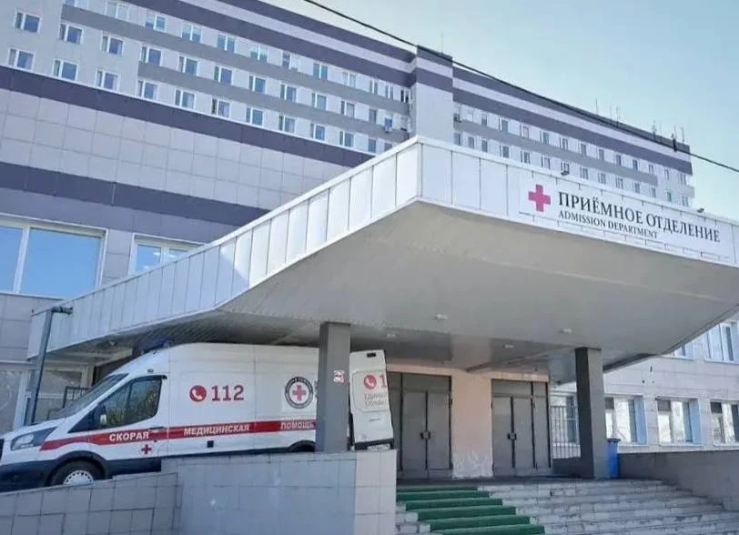 Врачи в Красногорске спасли мужчину, случайно выпившего уксус вместо воды.