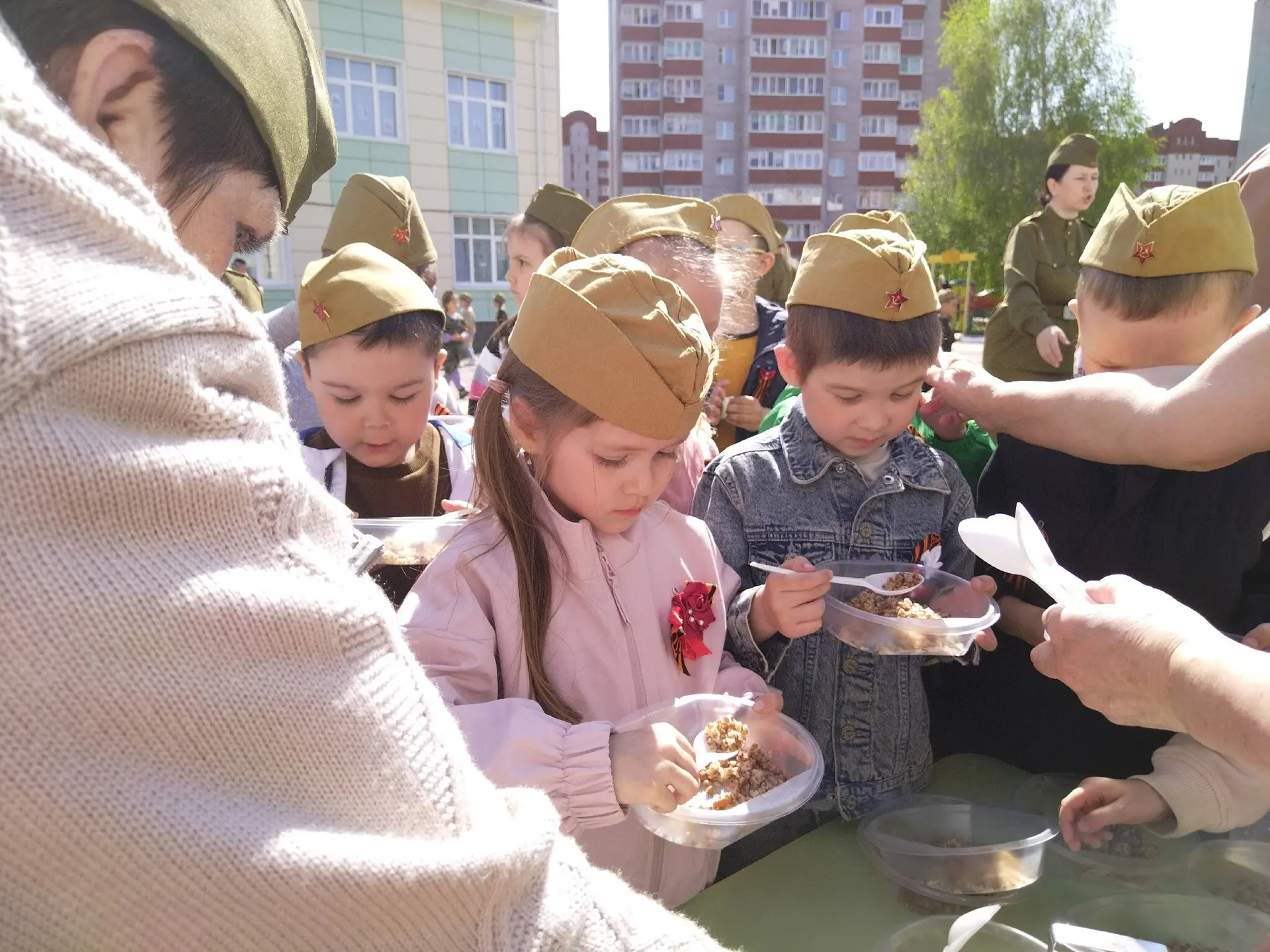 После трудных боёв — горячий обед! 🔥🍲