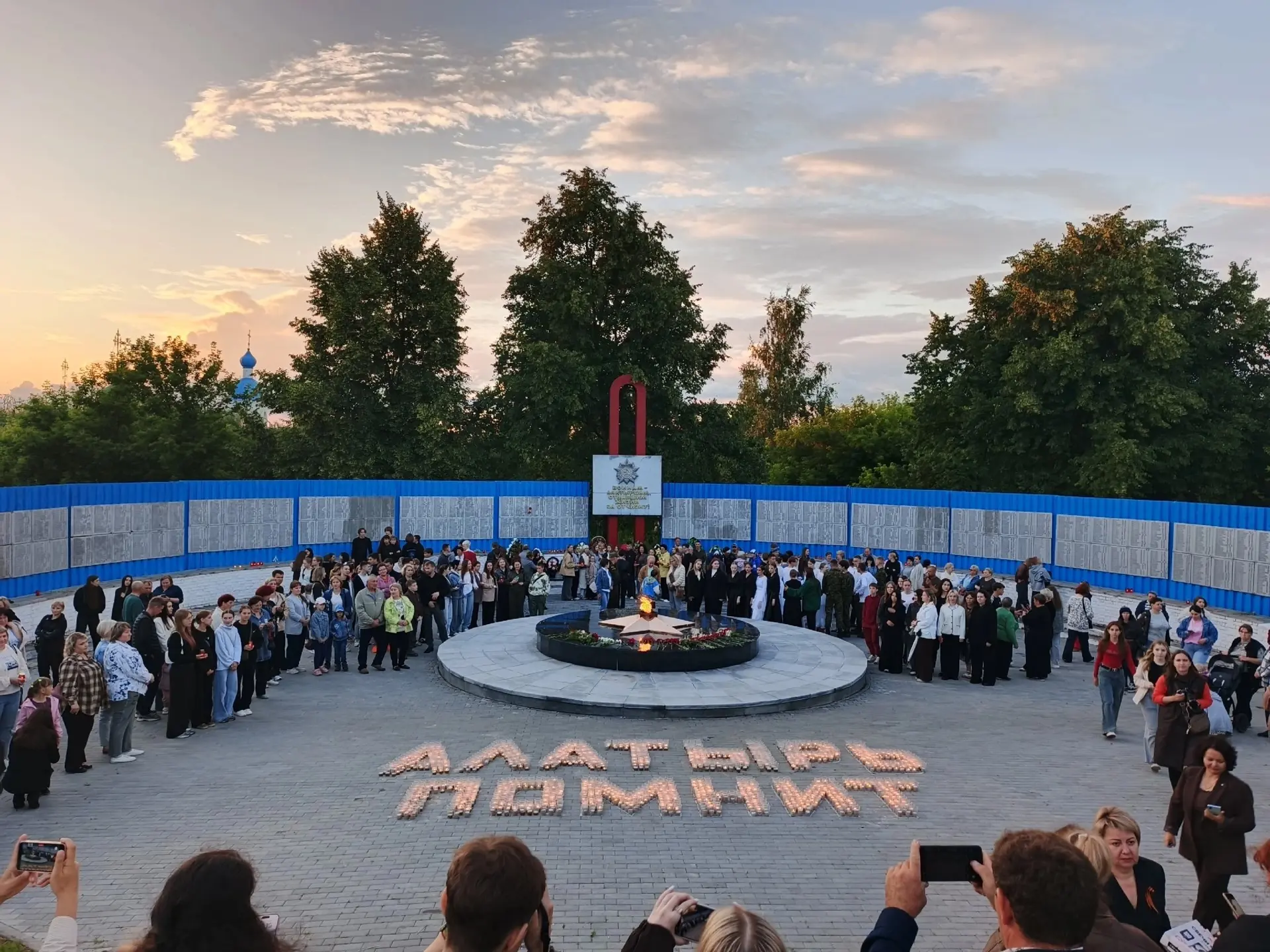 🕯️ В День памяти и скорби обучающиеся и педагоги нашей школы приняли участие в акции «Свеча памяти»