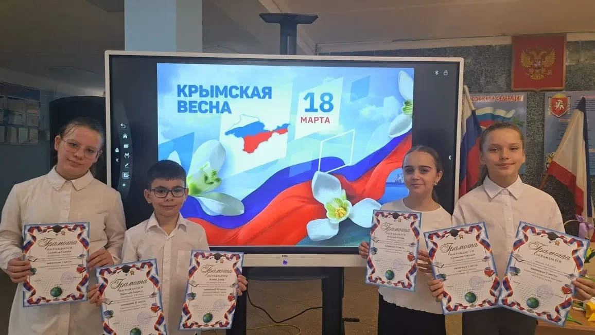 ✨🇷🇺 В единстве — наша сила! 🇷🇺✨ Сегодня в нашей школе состоялась торжественная линейка, посвященная 