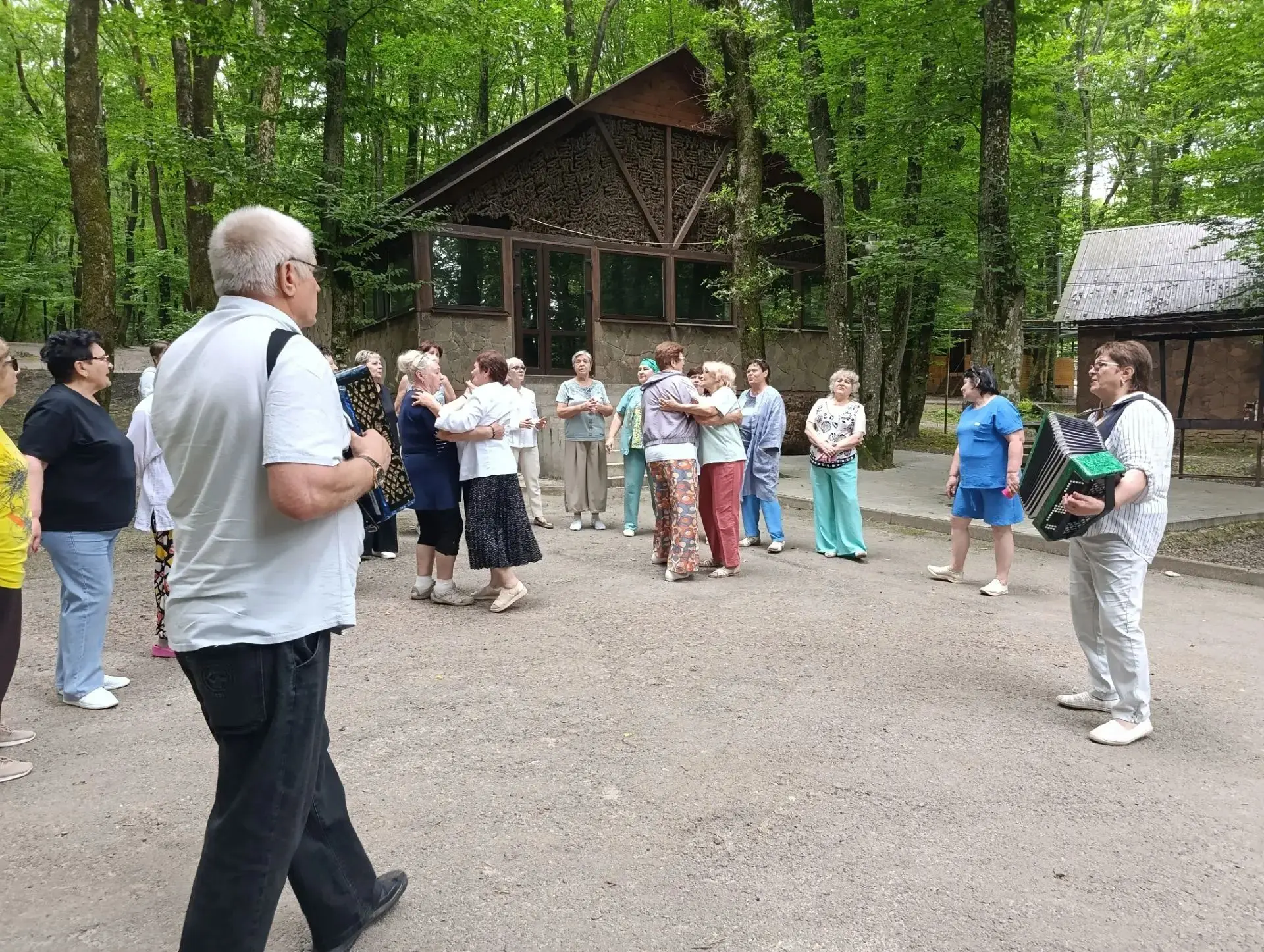 14 июля на Базе отдыха "Лесное озеро" с.Верхнерусского состоялась встреча сотрудников ,волонтеров ку