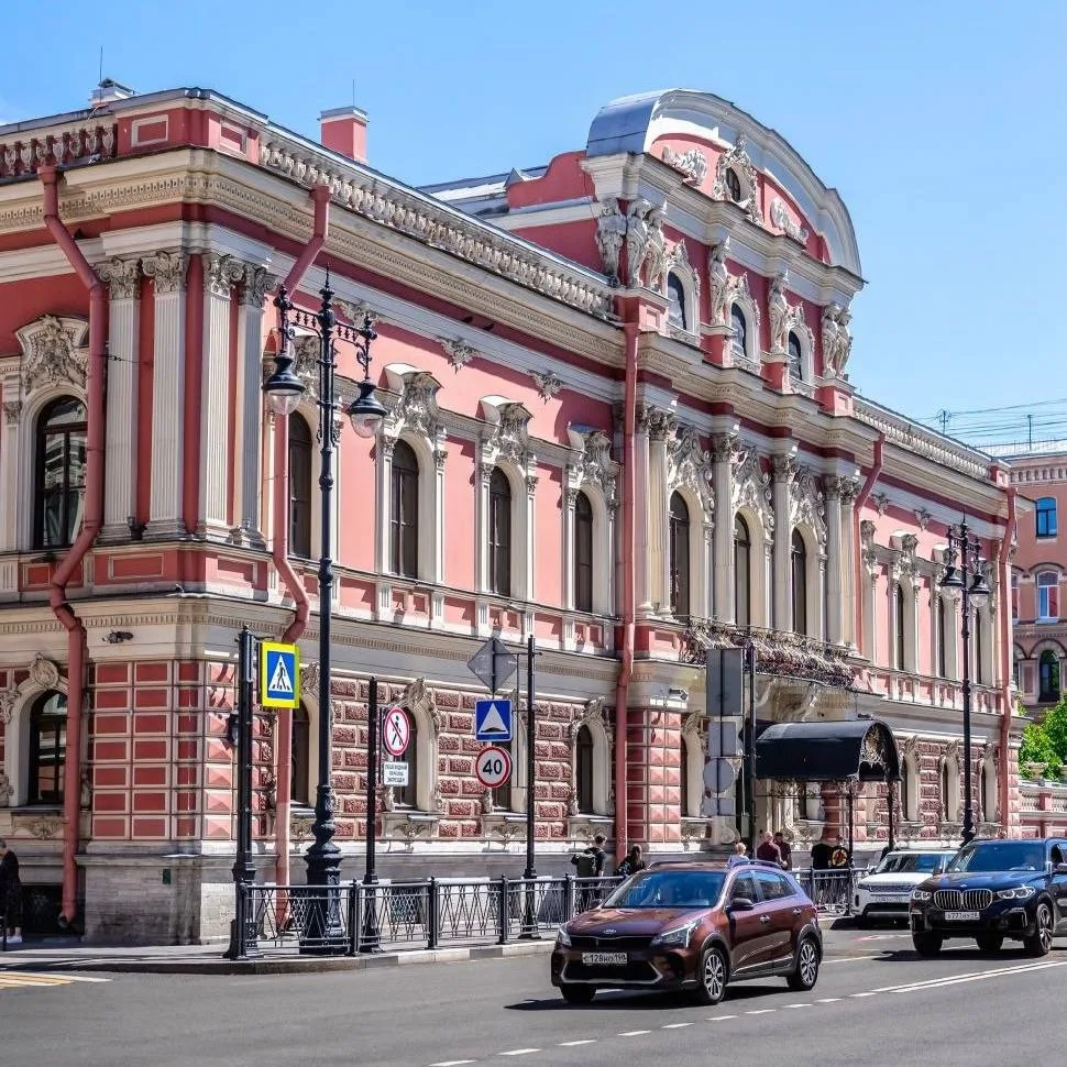 Особняк Мясникова: от купеческой роскоши до современного арт-пространства.

На улице Восстания скрыв