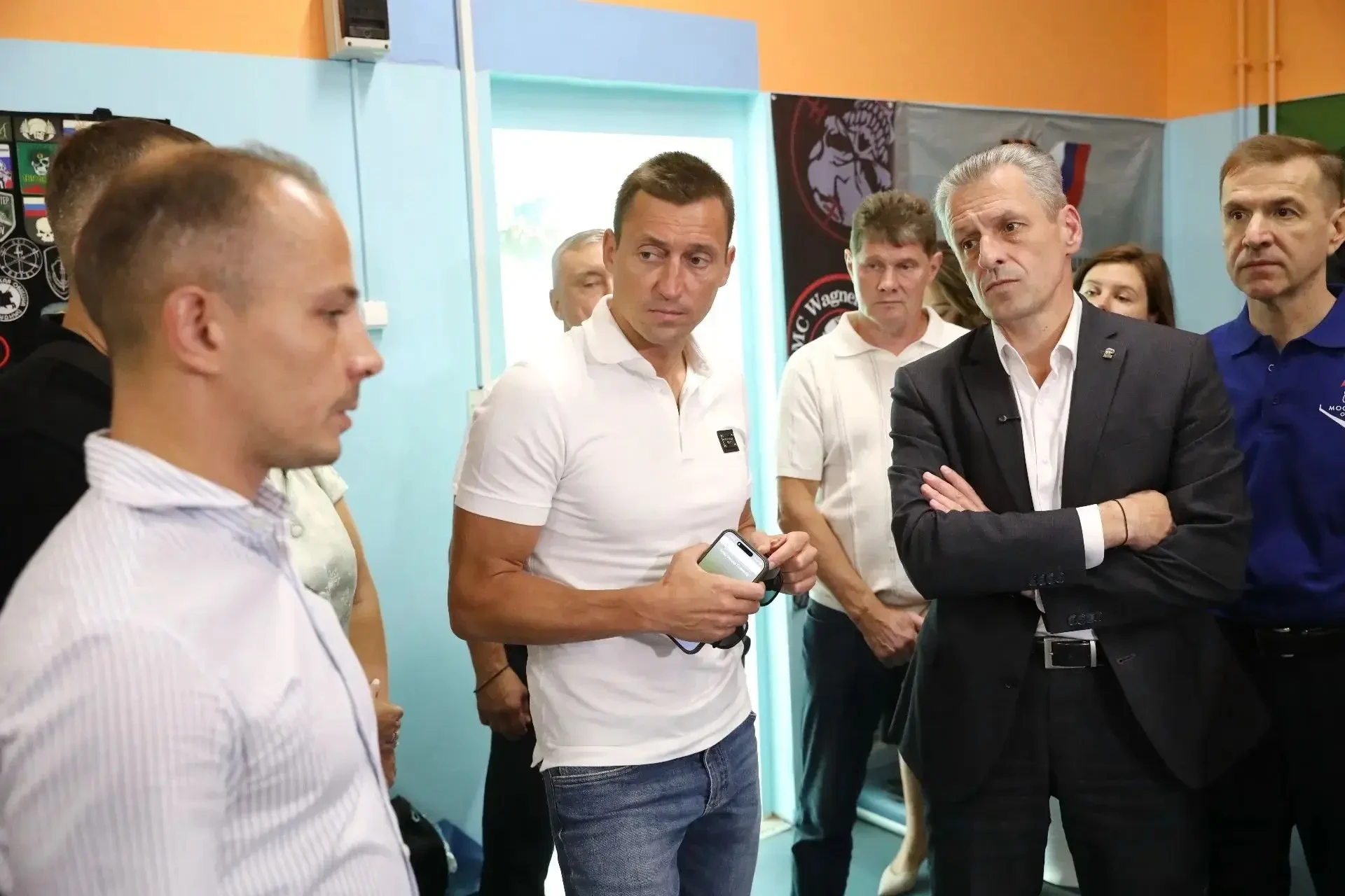 Спорт, образование и социальные проекты: олимпиец Александр Легков встретился с жителям...