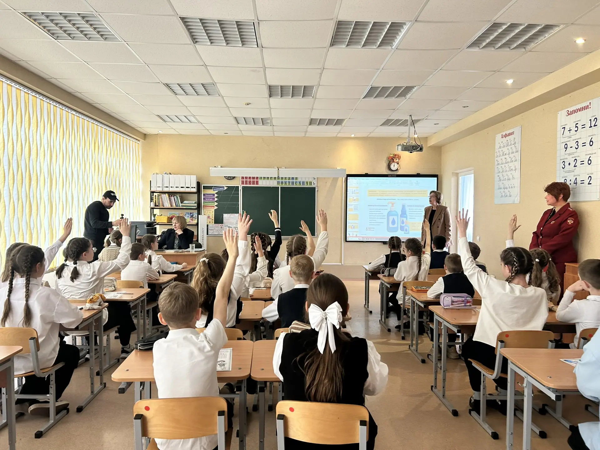 📝 Сегодня наша школа стала официальной площадкой Всероссийского диктанта здоровья!  С самого утра шк