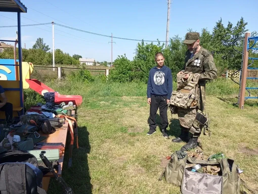 В преддверии Дня России в пришкольном лагере «Непоседы» прошла встреча с героями нашего...