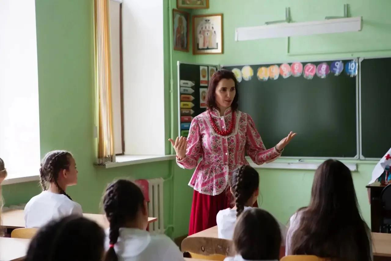 🎼🎻Звон шпаг и звуки вальса, шелест страниц и шорох кружева, важные вопросы и мудрые ответы - под так