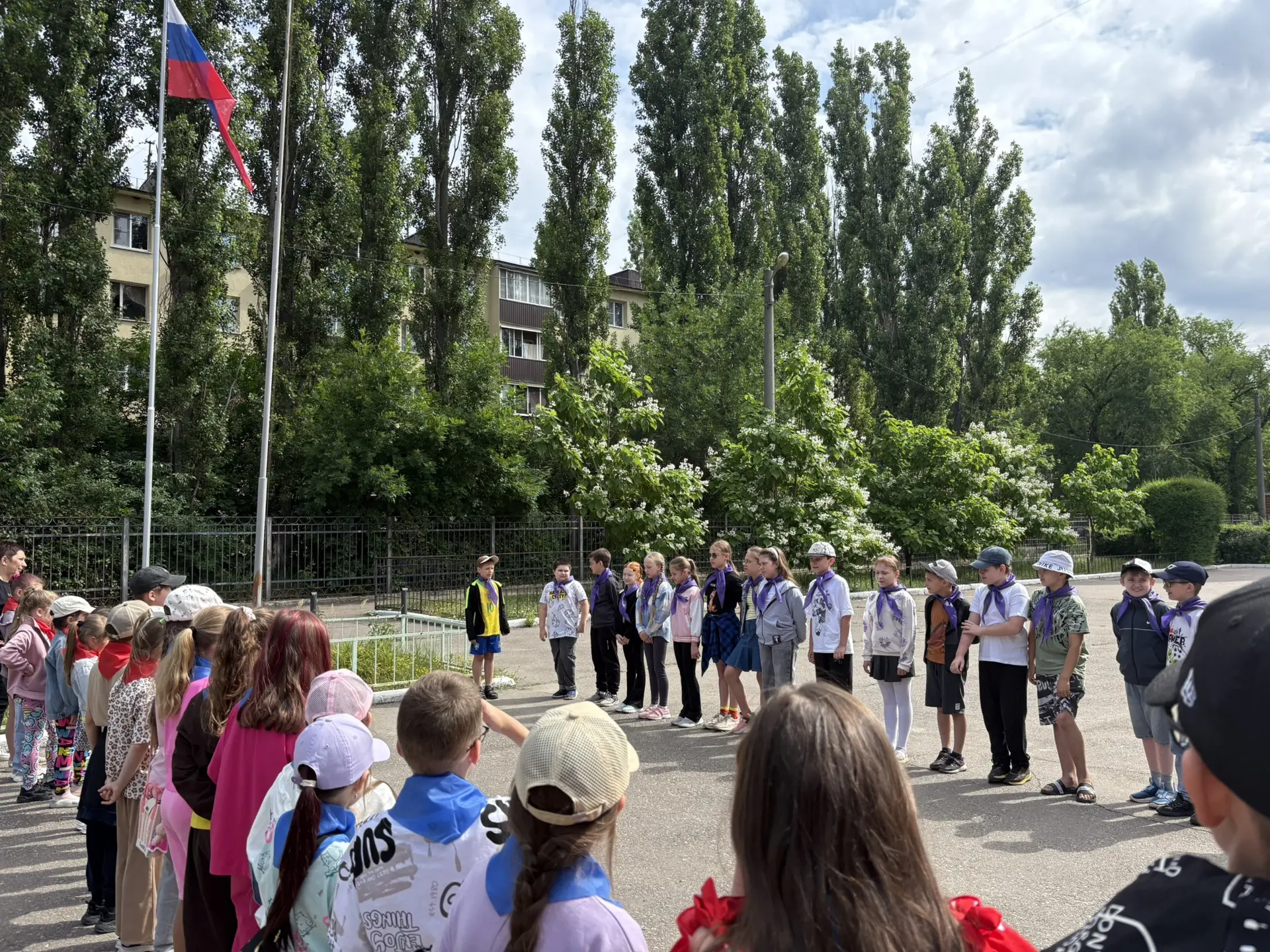 Сегодня в пришкольном лагере «Теремок» прошёл День безопасности! 

На утренней линейке ребята вспомн