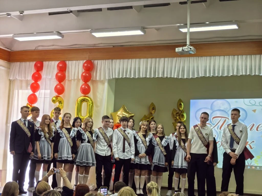 🎉Последний звонок 2026  🔔 Эстафету праздника "Последний звонок" продолжили главные герои дня - учащи